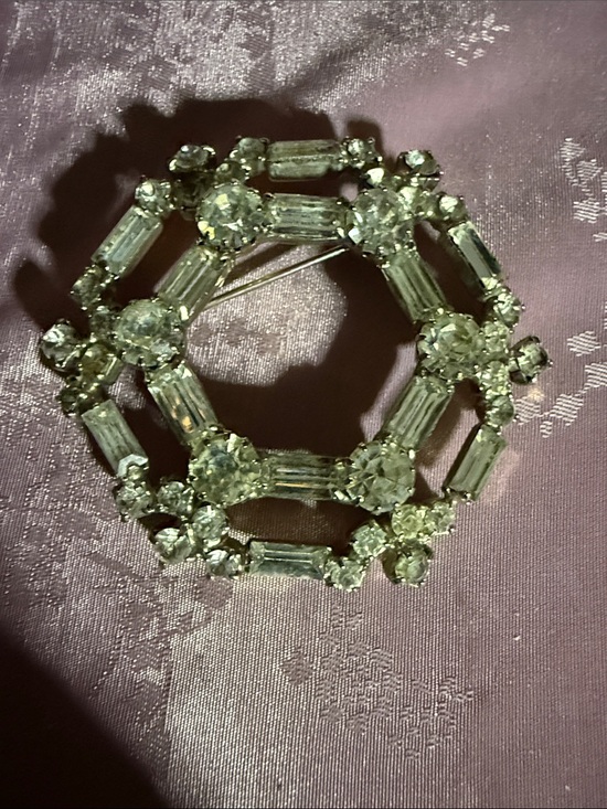 Jewelry - Vintage rhinestone, geometric brooch